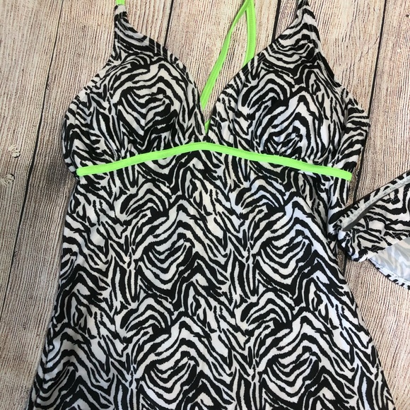 ‼️SOLD‼️ Ladies’ Swim Set - Picture 2 of 8